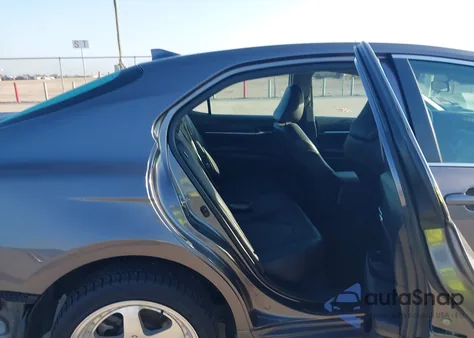 2020 Toyota Camry Se z USA, uszkodzony, nr VIN 4T1G11AK7LU946221